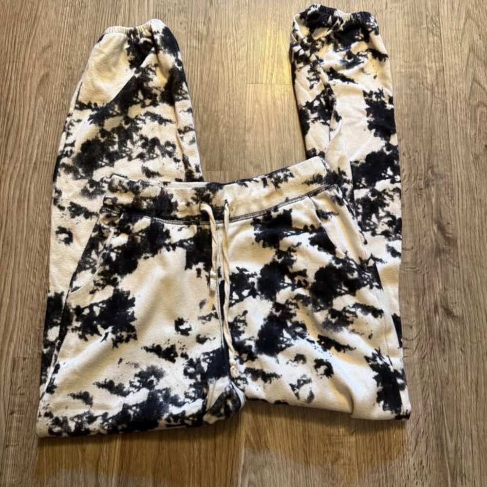 Joggers! Size small. Worn but still in decent condition!